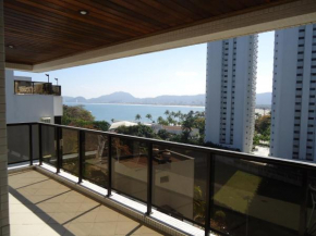 Moderno Apartamento na Enseada com Wi-Fi e Vista Espetacular - Para Família e Home Office - 200m da praia